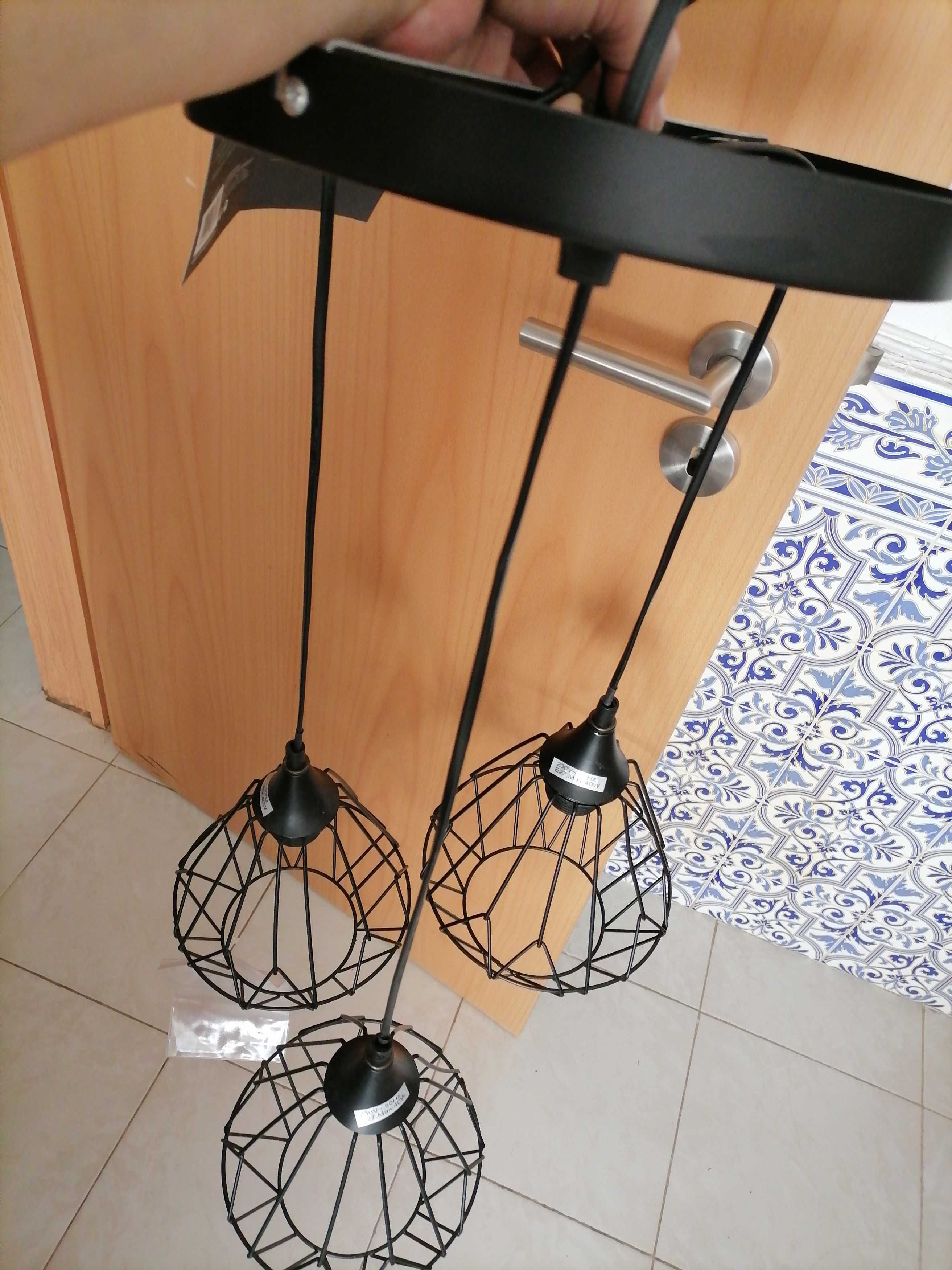 Candeeiro de tecto lindíssimo e moderno.