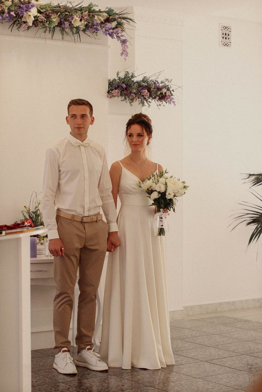 Весільня сукня  молочна-біла