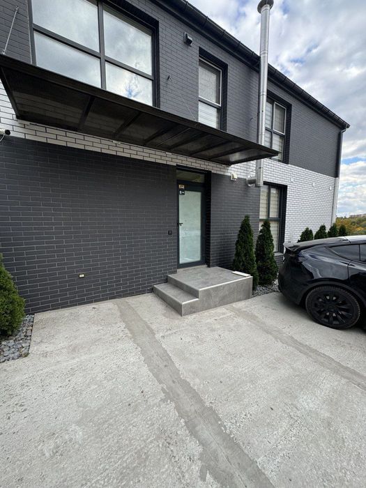 Перша здача. Здається квартира в клубному будинку. Поруч Дафі.