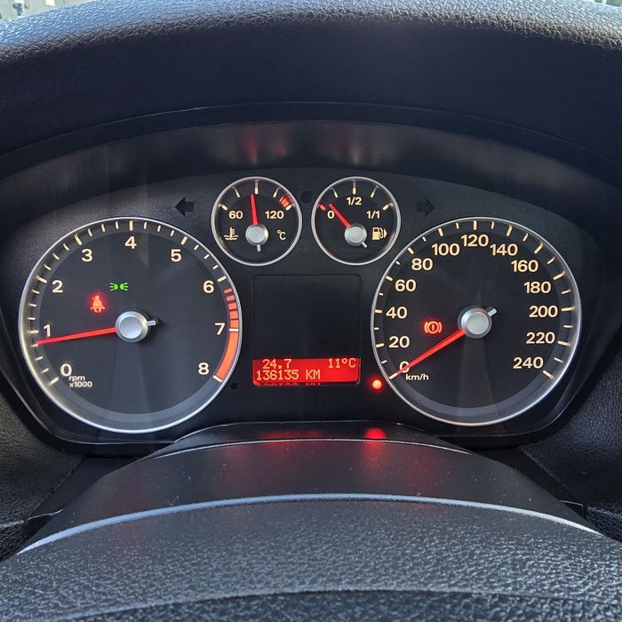 Ford Focus II 1.6 benzyna * SUPER STAN * 136 tys km * krajowy *