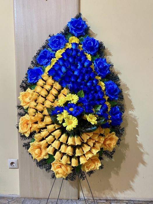 Вінок ритуальний жовто-блакитний великий штучний