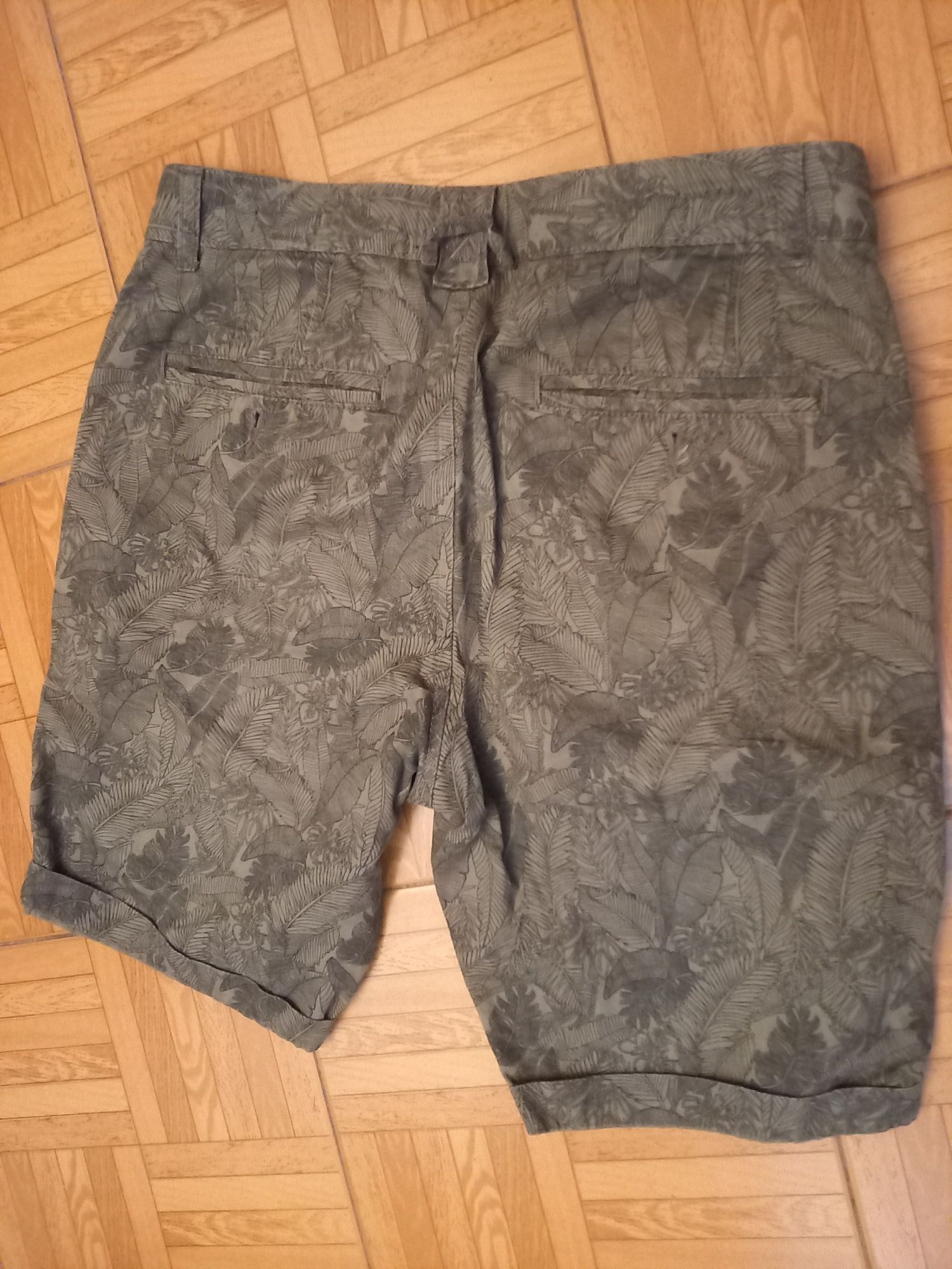 Bermudas Bershka tamanho 38