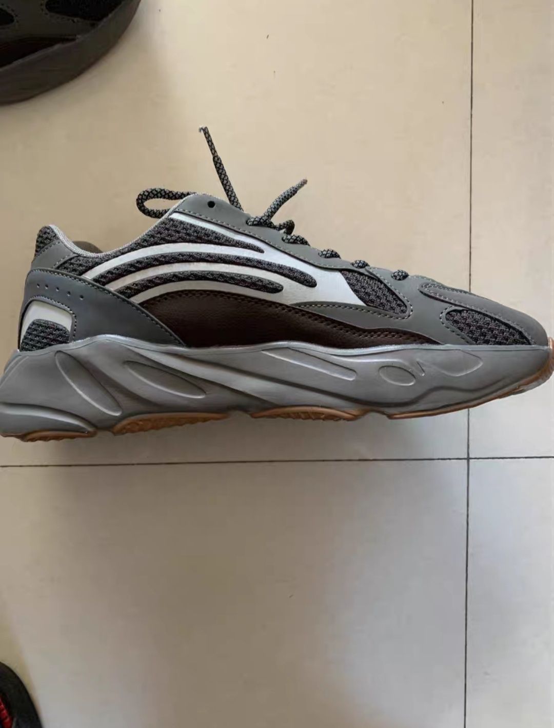 Чоловічі кросівки Adidas Yeezy boost 700 v2 (темно-сірі)