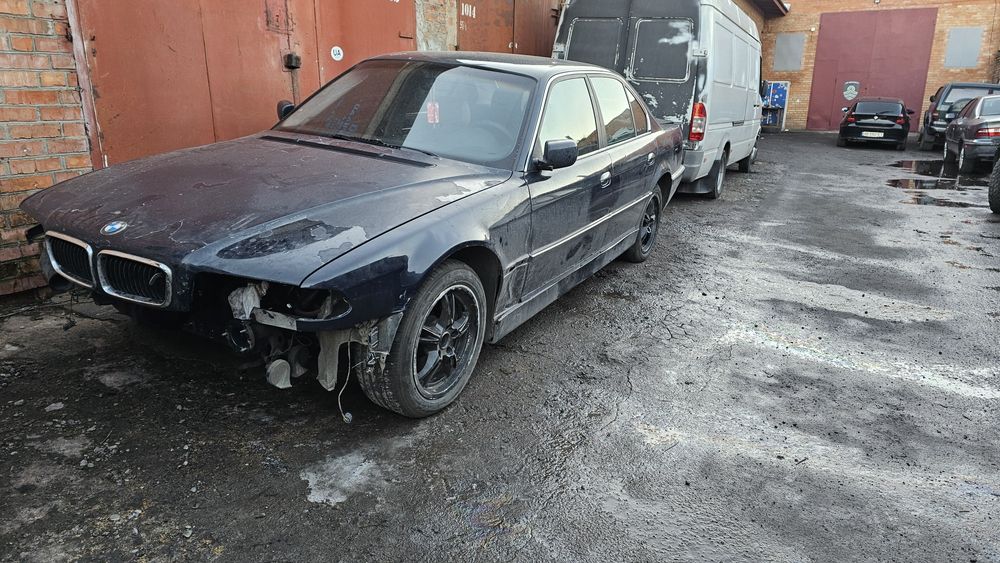 BMW 7 series E38 2001 3.5 V8
