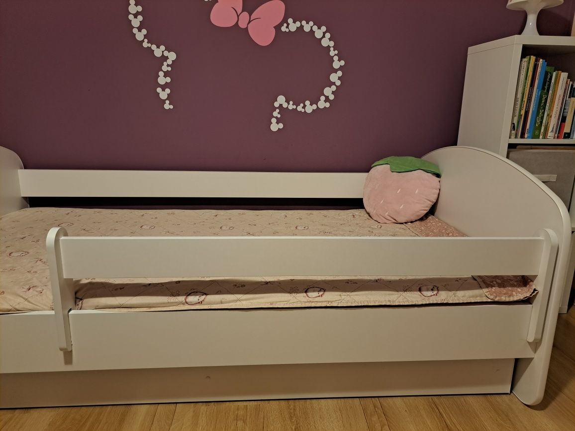 Łóżko jednoosobowe z szufladą i dodatkową barierką 180x90