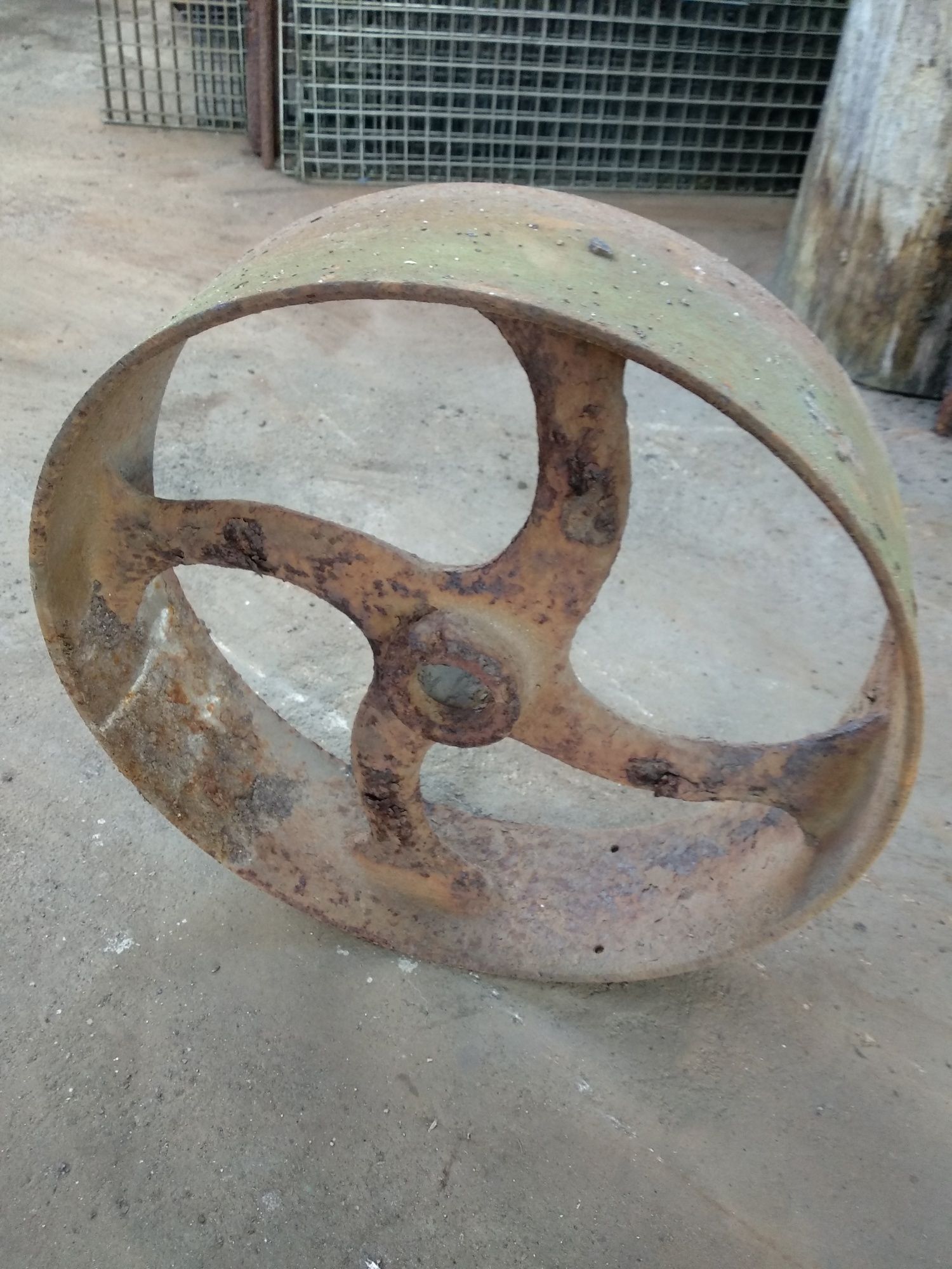 Roda antiga em ferro