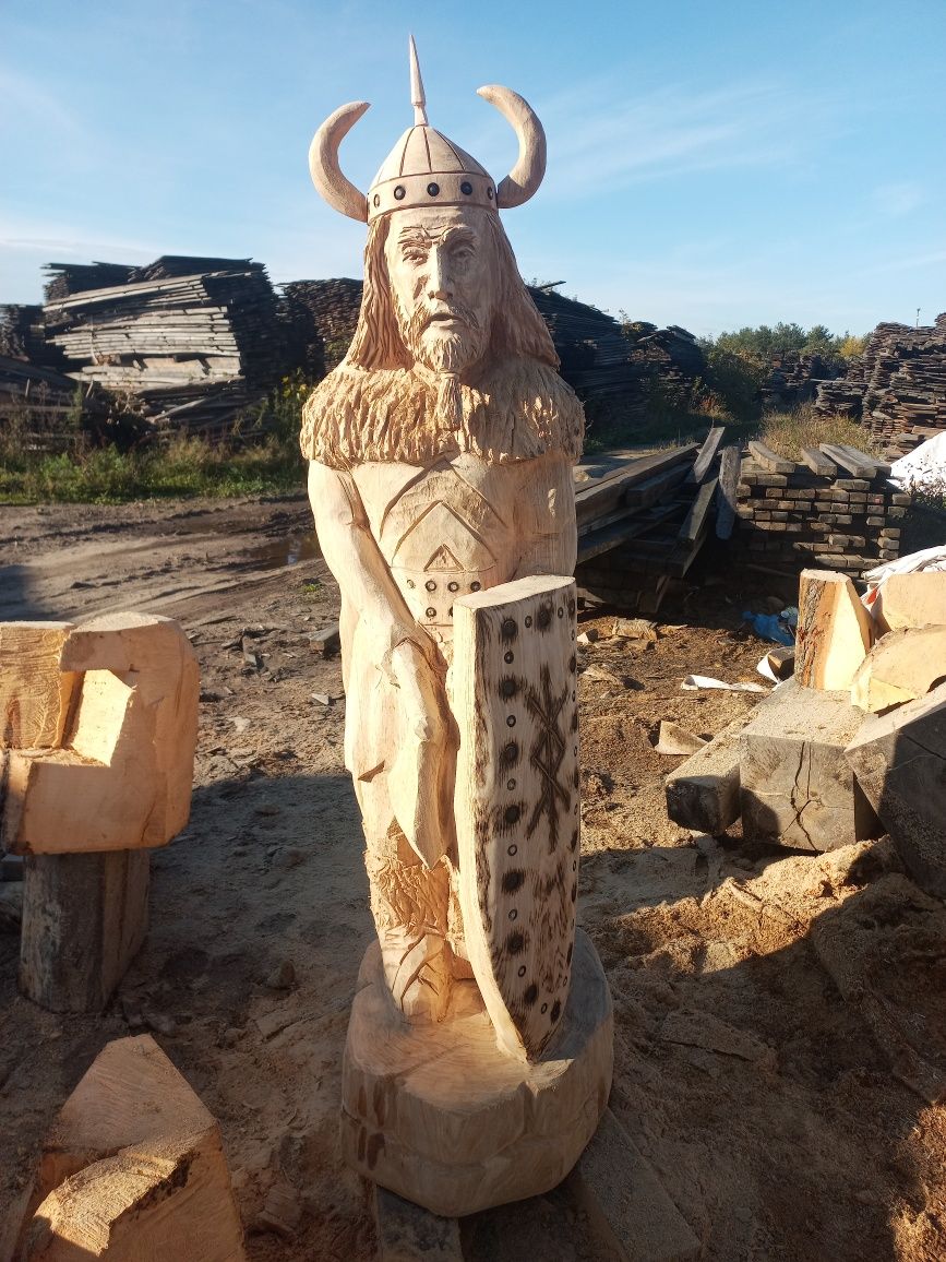 Wiking rzeźba z dębu