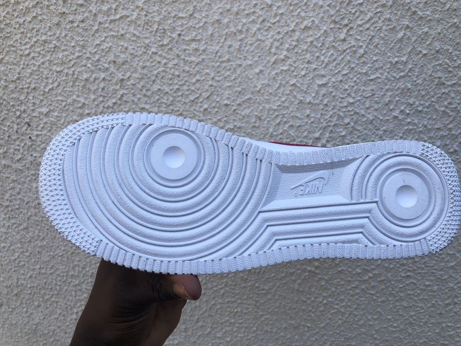 Tenis Nike Air Force 1,( n.41. Cor Branco e vermelho.Cano alto)