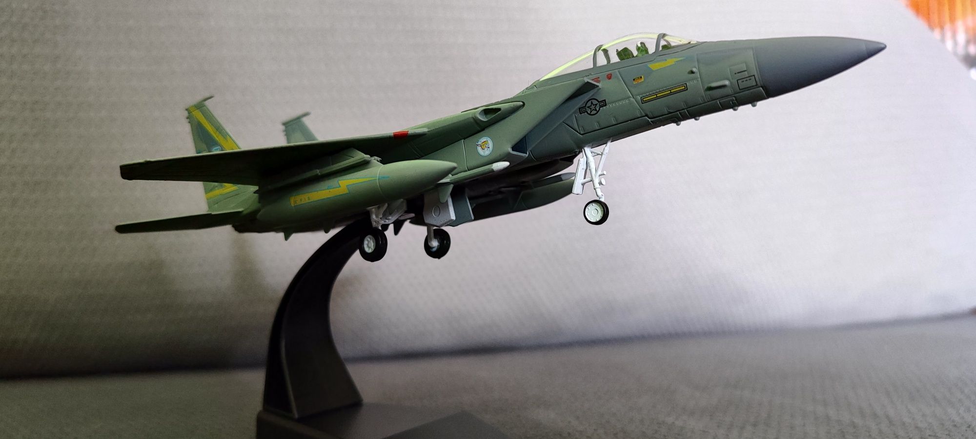 Samolot metalowy f-15 eagle skala 1:100 jak nowy