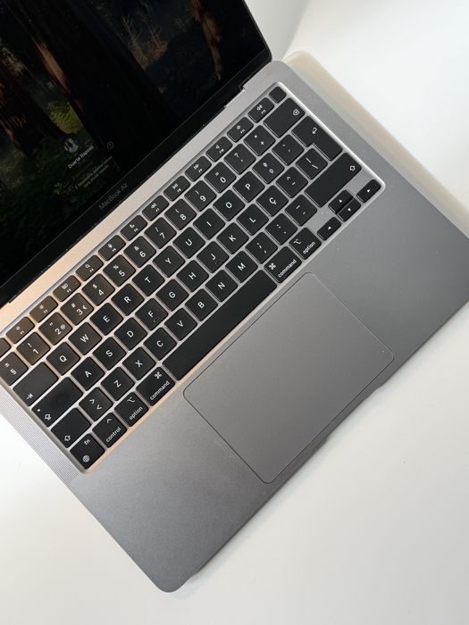 MacBook Air M1 8GB Ram 256 SSD
