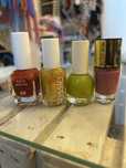 Komplet 4 klasycznych lakierów do paznokci H&M, Essie, Lovely