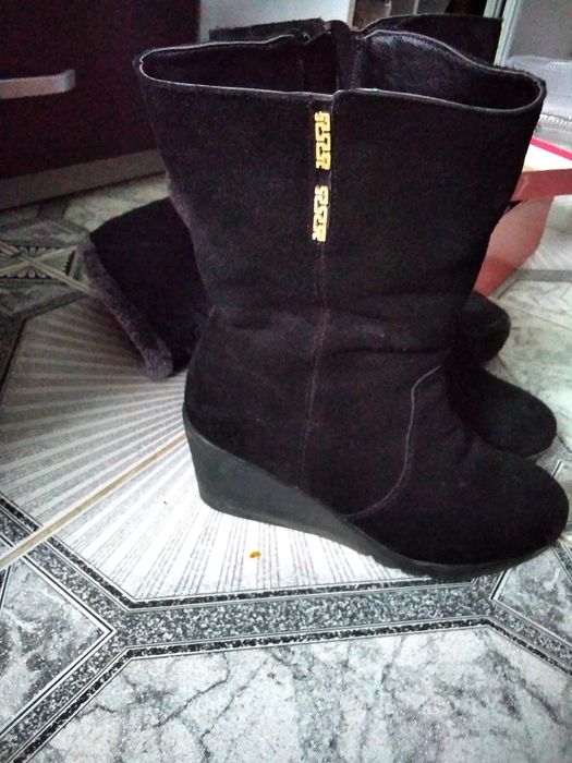 Зимові чоботи замшеві