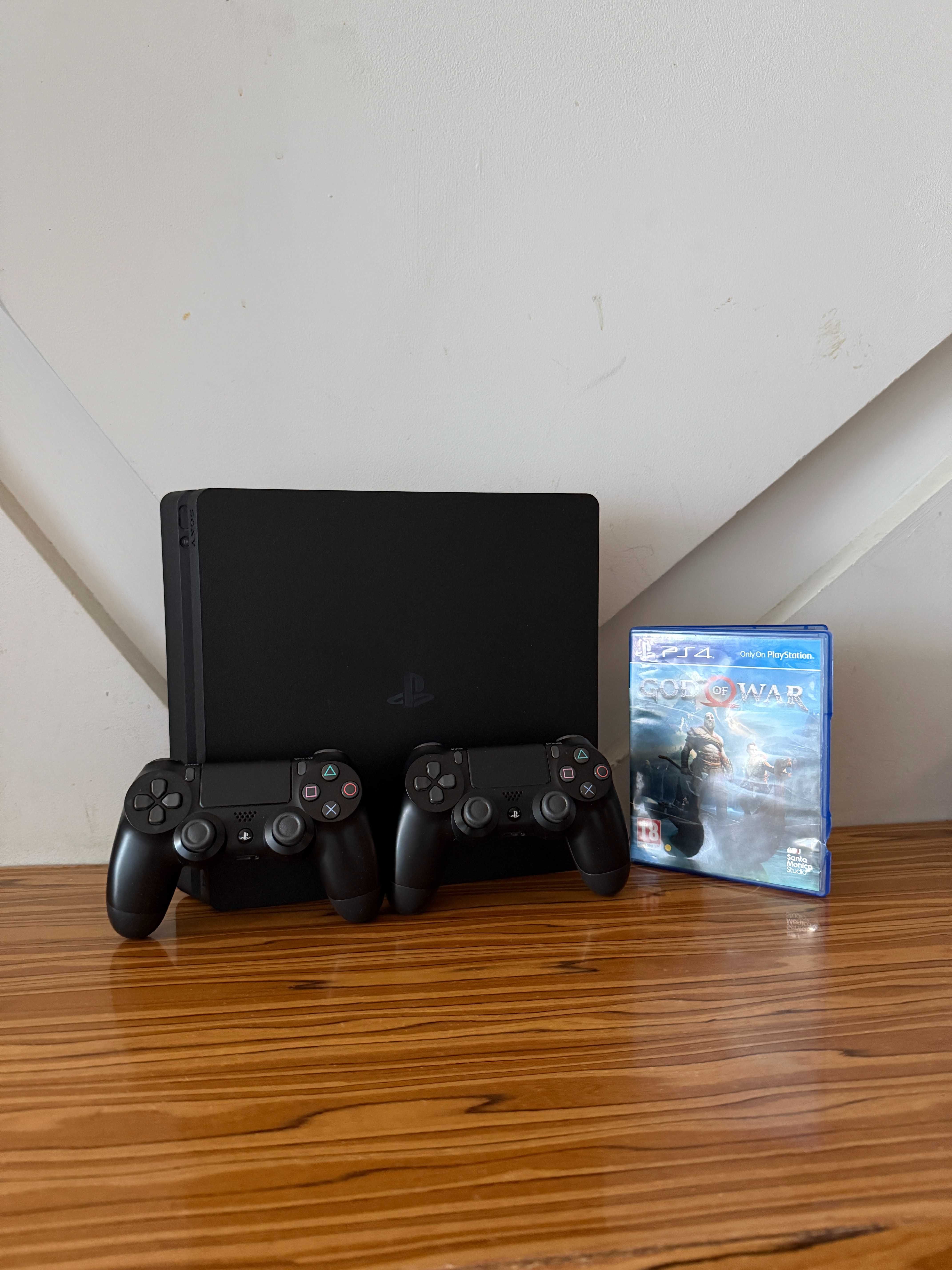 [PS4] Konsola SONY PlayStation 4 Slim 1TB + 2 Pady + Gra God of War