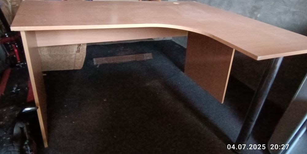 Кутовий.  стіл .