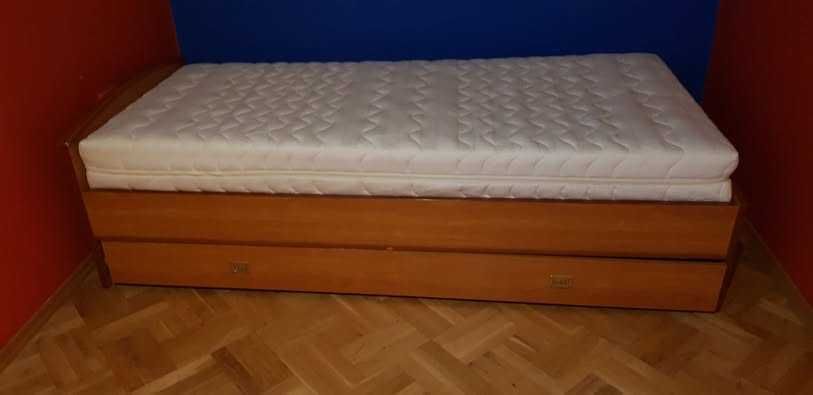 Sprzedam łóżko z materacem