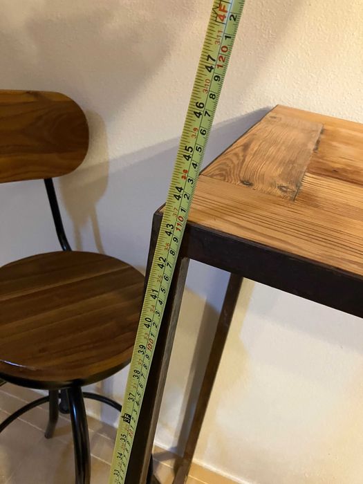 Mesa de sala/cozinha e bancos de estilo industrial vintage