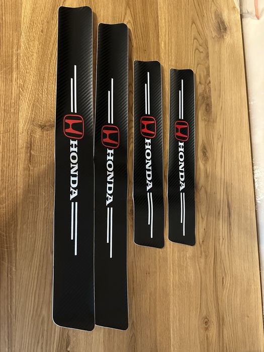 Наклейки на пороги, захисна плівка карбон Honda