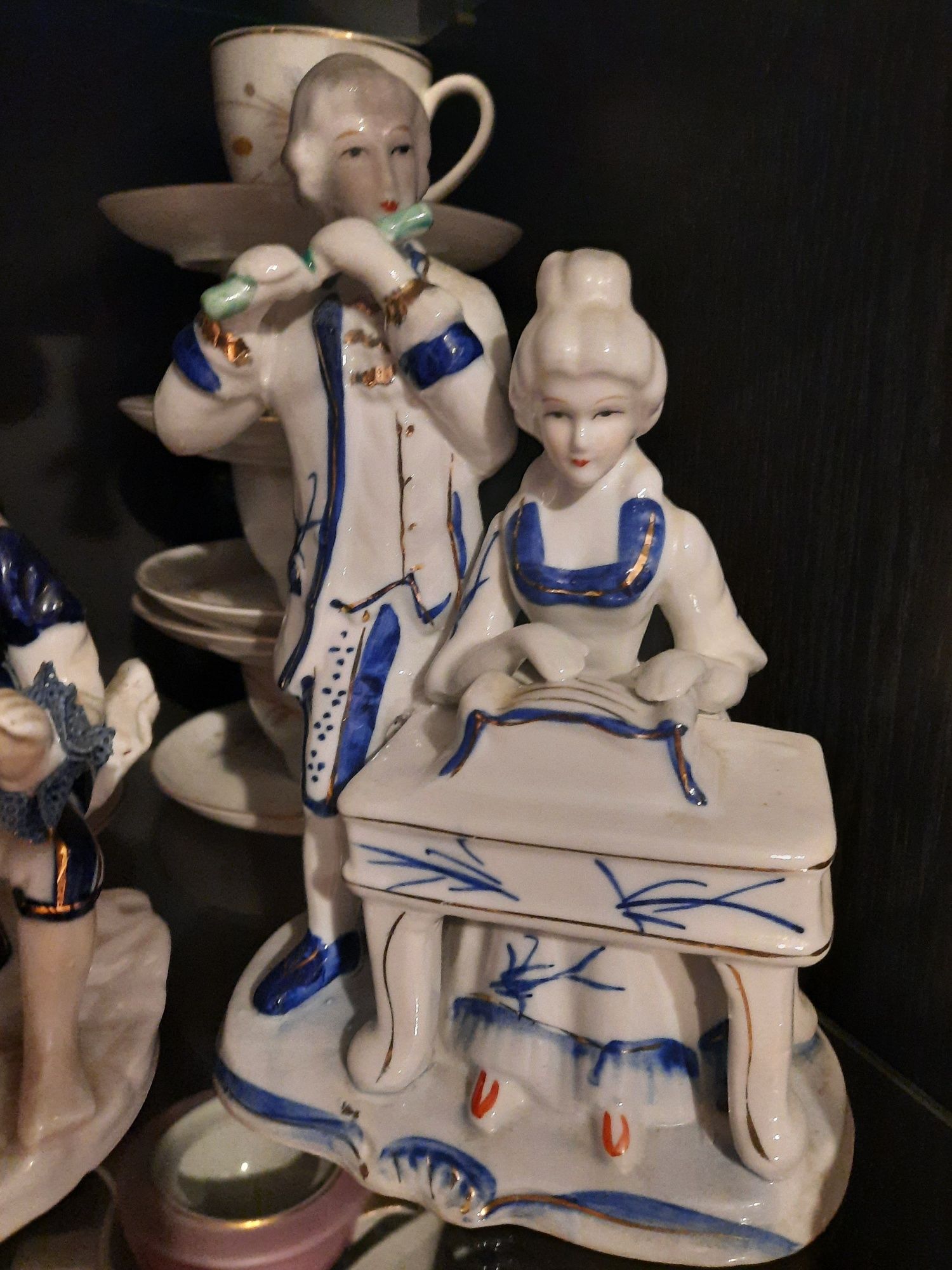 Dwie porcelanowe figurki
