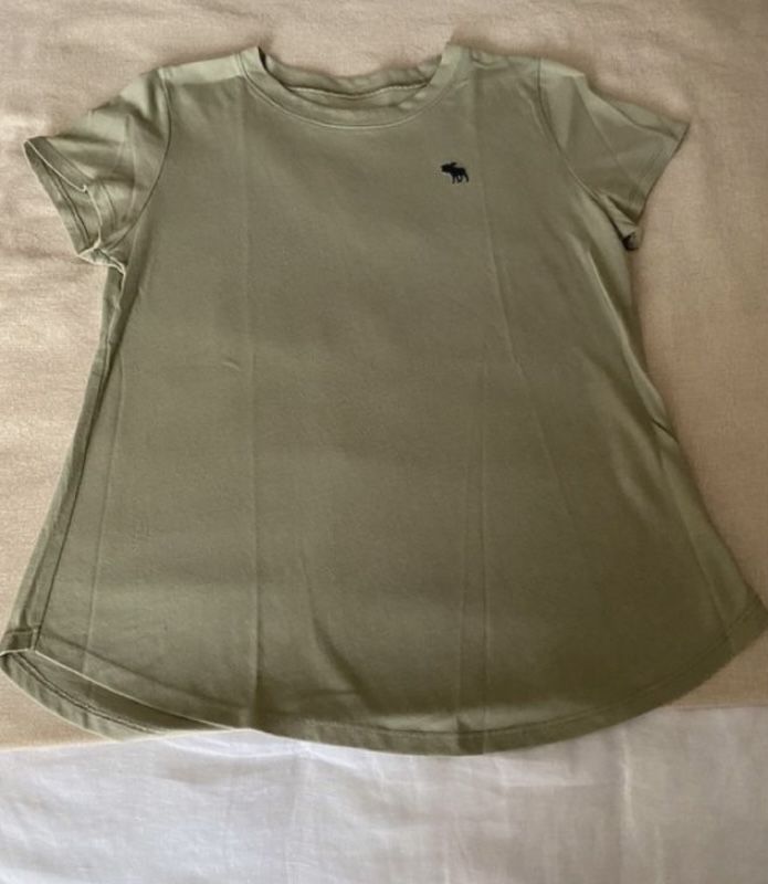 Abercrombie - 2 tshirts tamanho 13/14 anos NOVAS
