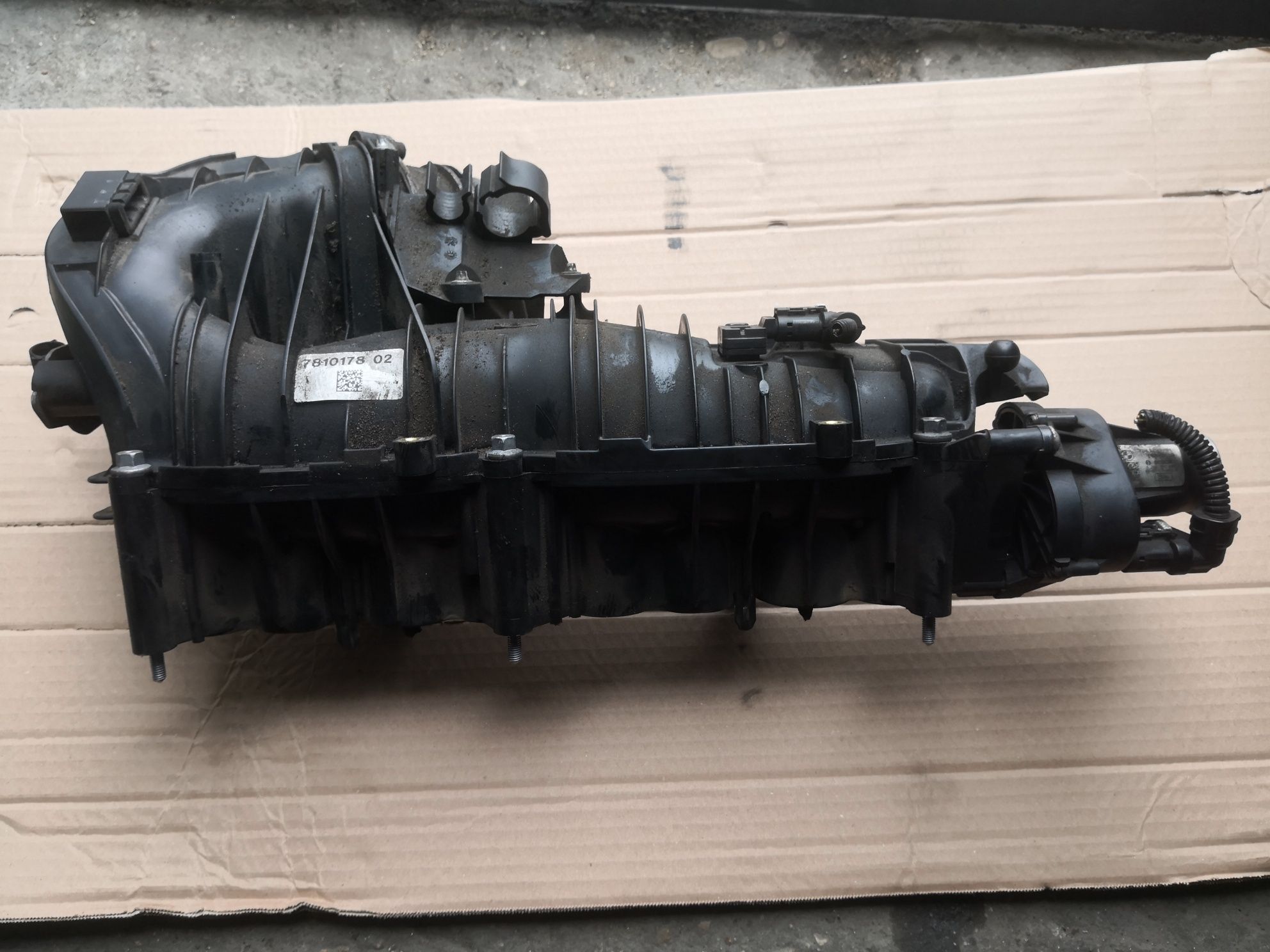 Kolektor ssący BMW N47D20A z klapkami i przepustnicą e90 e87 e60