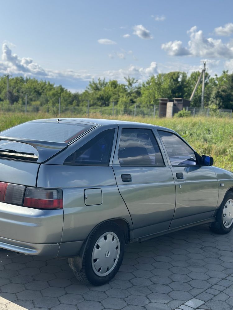 Автомобіль Lada 2112
