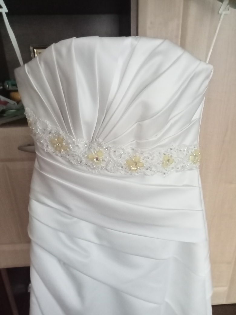 Piękna suknia ślubna biała marki Agnes