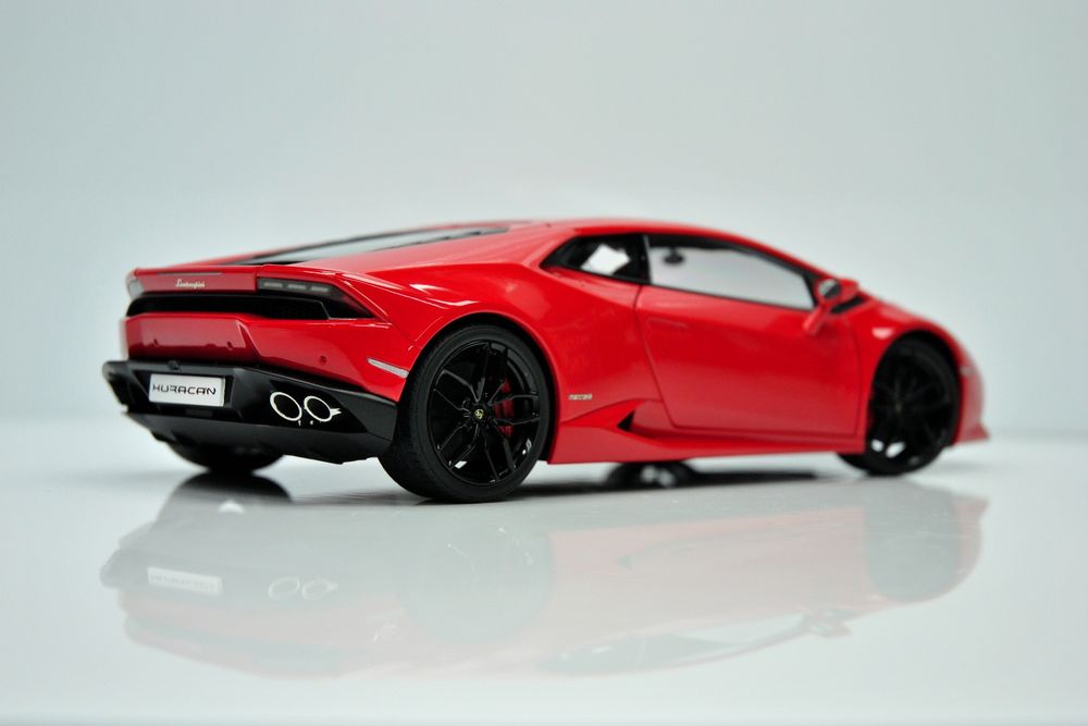 1/18 модель Lamborghini Huracan LP610-4 AUTOart