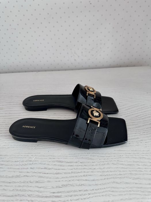 Versace лаковані шкіряні шльопанці. Оригінал! Нові! 38 р.