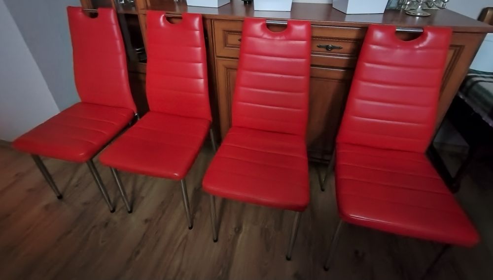 Krzesła komplet cztery sztuki