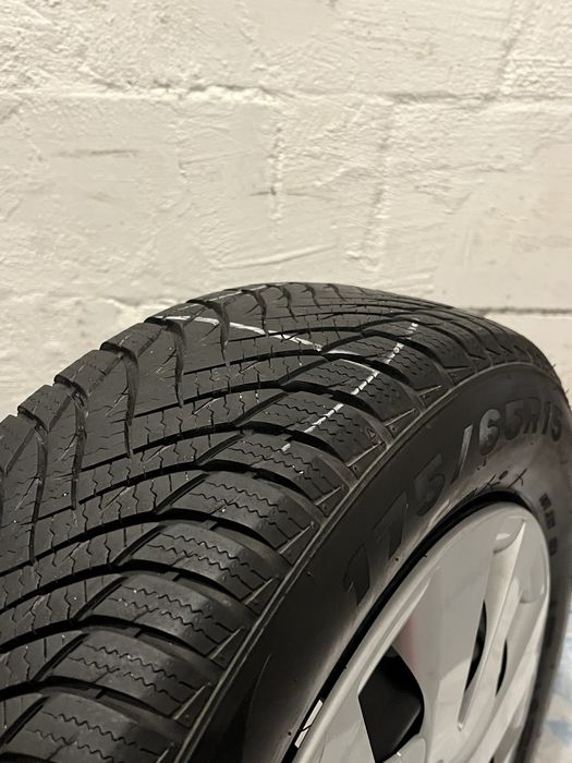 Oryginalne Koła 15 Toyota Yaris III 4x100 opony zimowe 175/65/15  54.1
