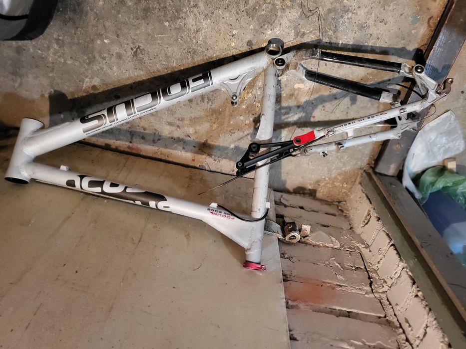 Rama full Focus EDGE 21 cali rozmiar kół 26