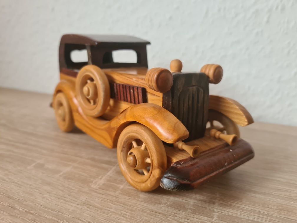 Drewniane autko   stara zabawka ręcznie wykonane