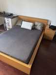 Cama IKEA com colchao 140x190+mesa cabeceira 1