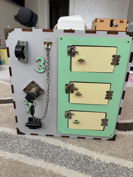 Бізікуб . Дитяча іграшка