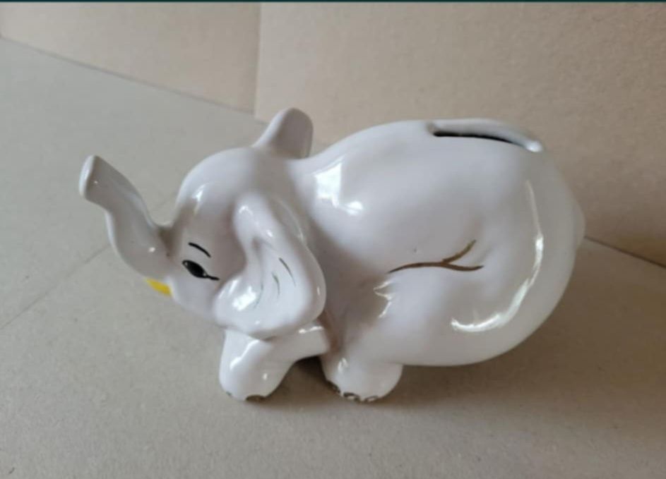 Biały kolekcjonerski ceramiczny słoń,  skarbonka