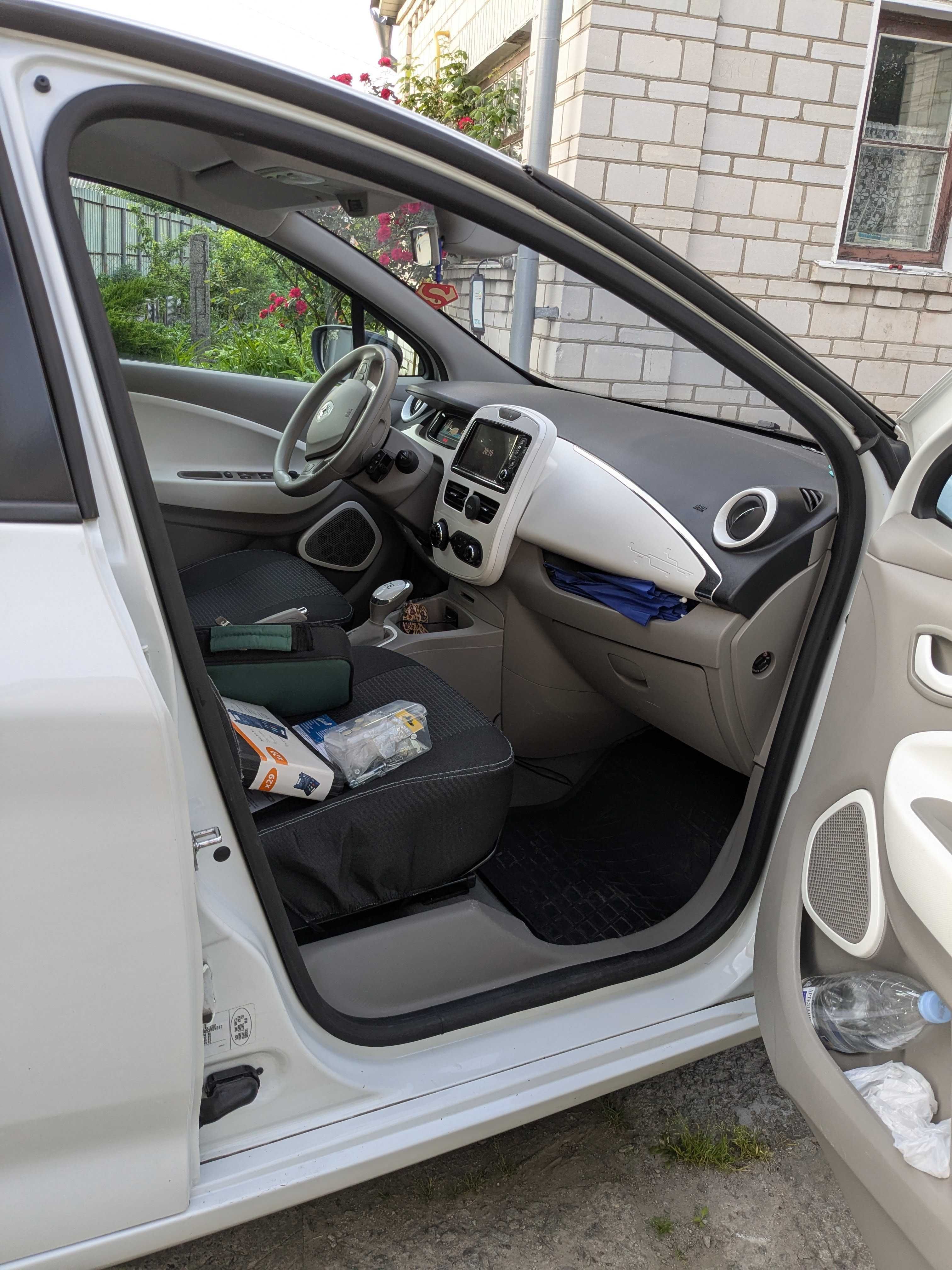 Renault Zoe 2015 240 25.9 kWh (88 к.с.) • Base
