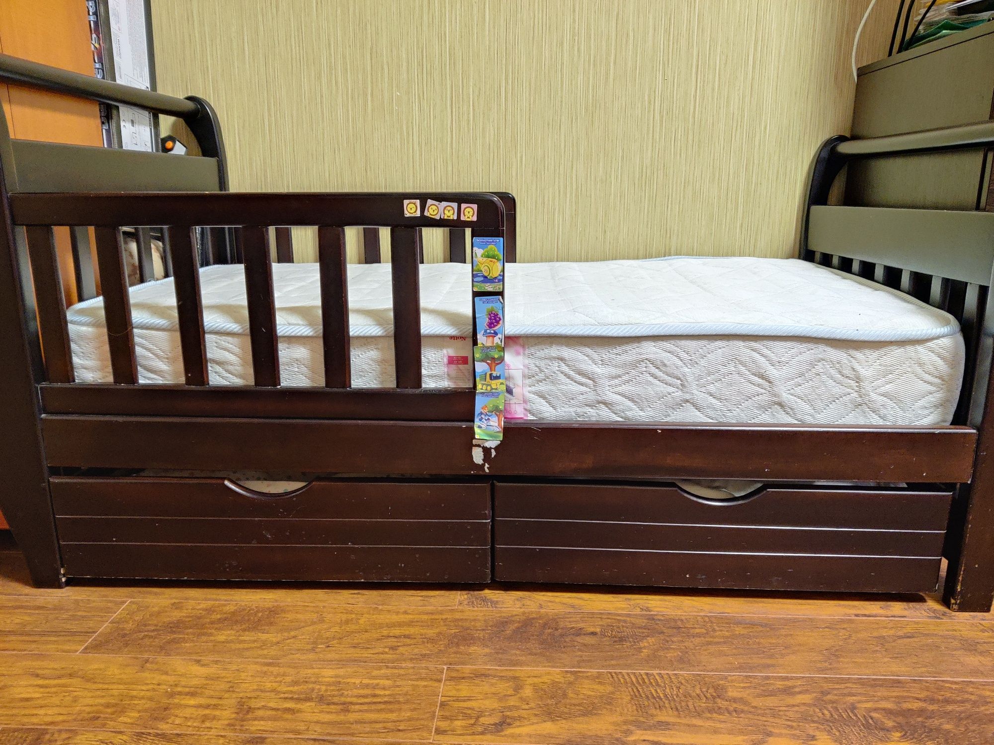 Ліжко дерев'яне з матрасом дитяче, підліткове,