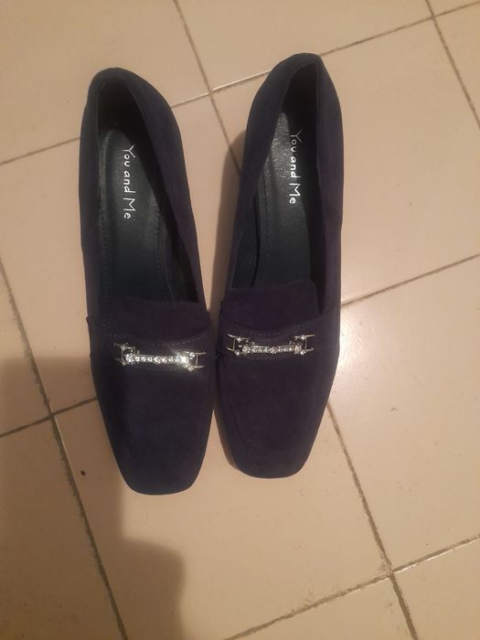 Sapatos de senhora novos.