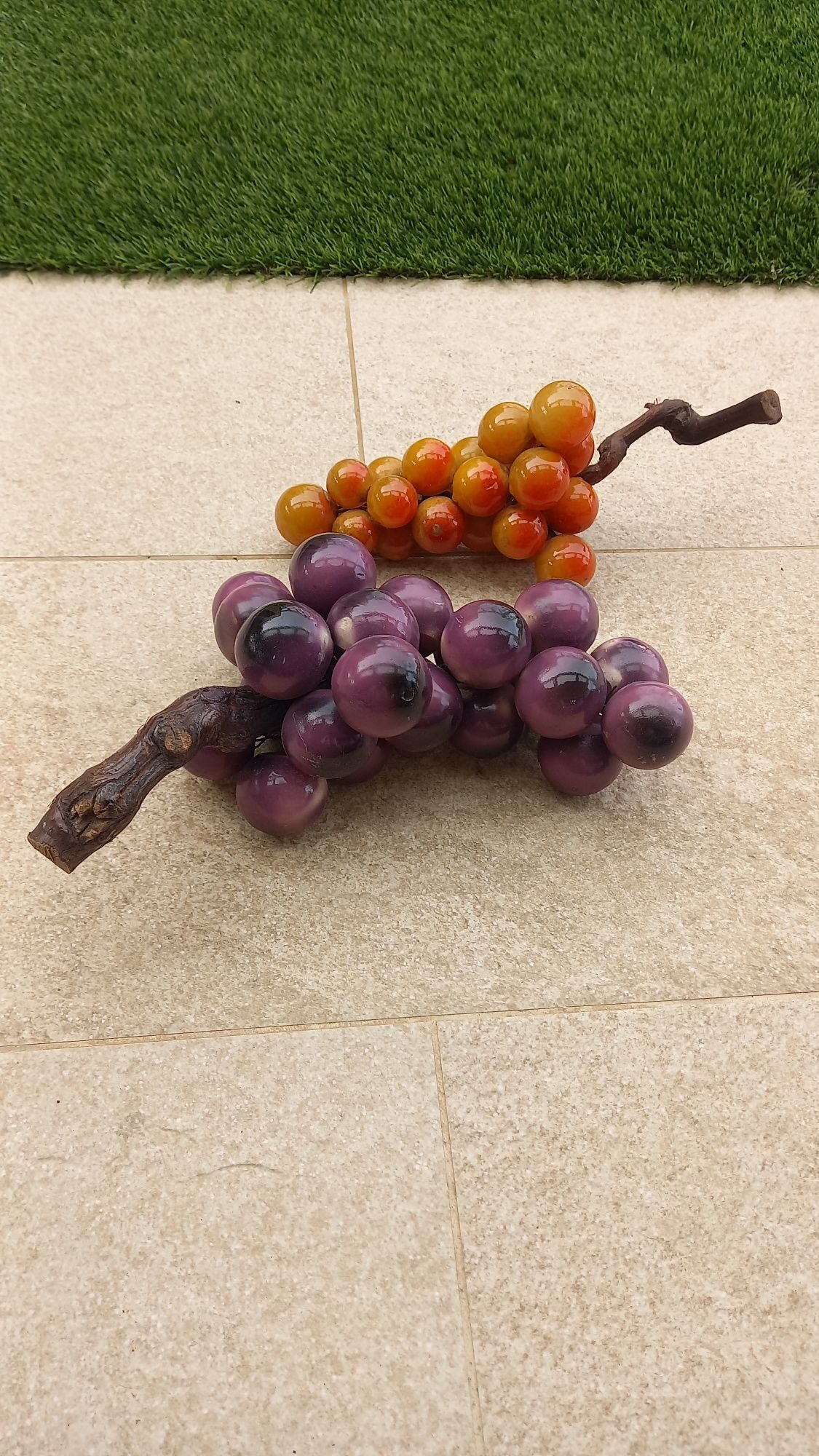 Cachos de uvas em alabastro