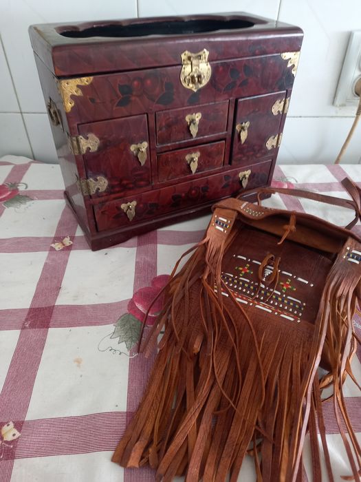 Guarda jóias Antigo.