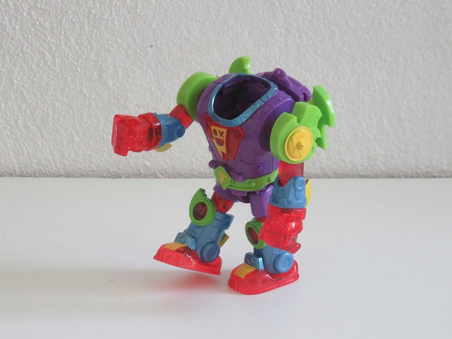 Brinquedo: Boneco tipo Transformer
