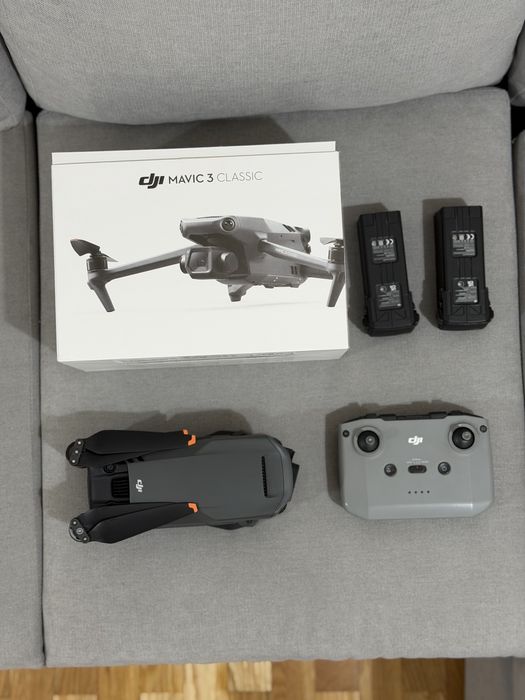 Drone DJI MAVIC 3 CINE c/ 2 baterias extra e hub de carregamento