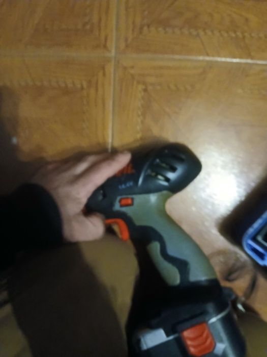 Máquina de apertar parafusos