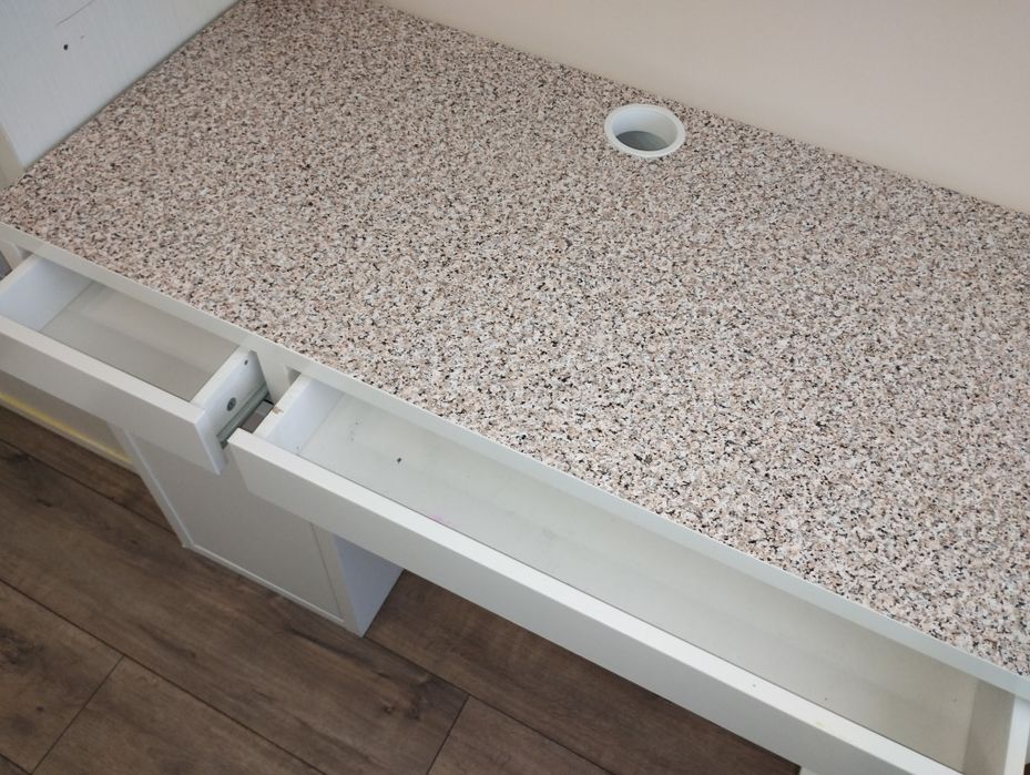 Biurko z krzesłem obrotowym IKEA