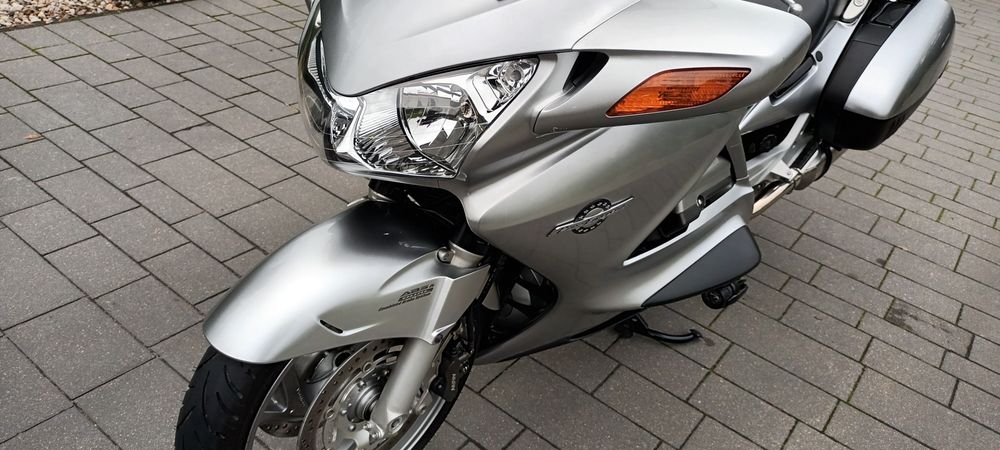 Honda ST 1300 Pan Europen Bezwypadkowa piękna.