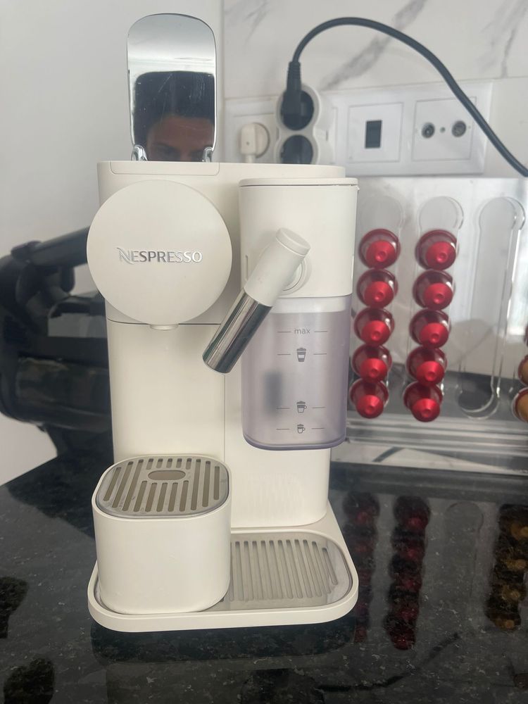 Maquina Cafe Nespresso Latissima