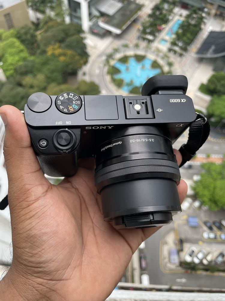 Sony a6000 WiFi/24mp com lente 16-50mm e caixa