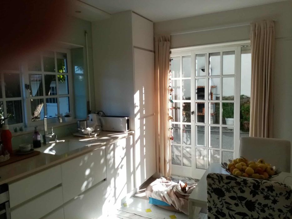 Moradia T3 c/ dois pisos e amplos jardins situada a 5 mn  da cidade vr