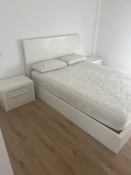 Cama com luz de presença