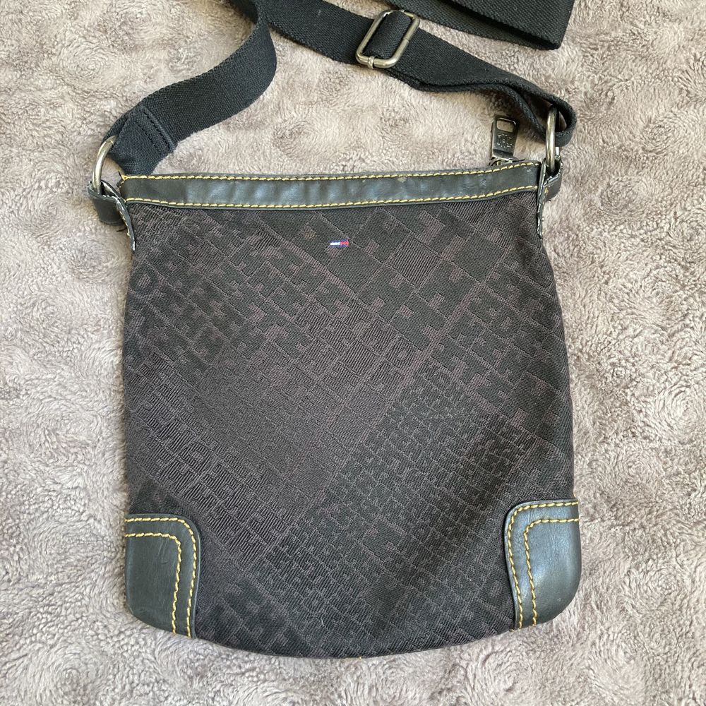 Torebka listonoszka Tommy Hilfiger